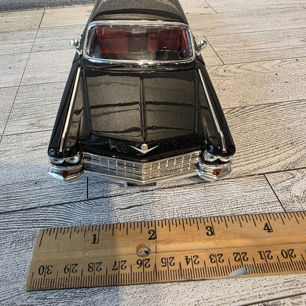 1963 Cadillac Series 62 Diecast Model Car - Picture 3 of 8